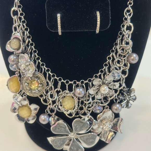 NY Floral Silver Tone Moveable Charms Statement Necklace and Earring Set Signed - Picture 5 of 9